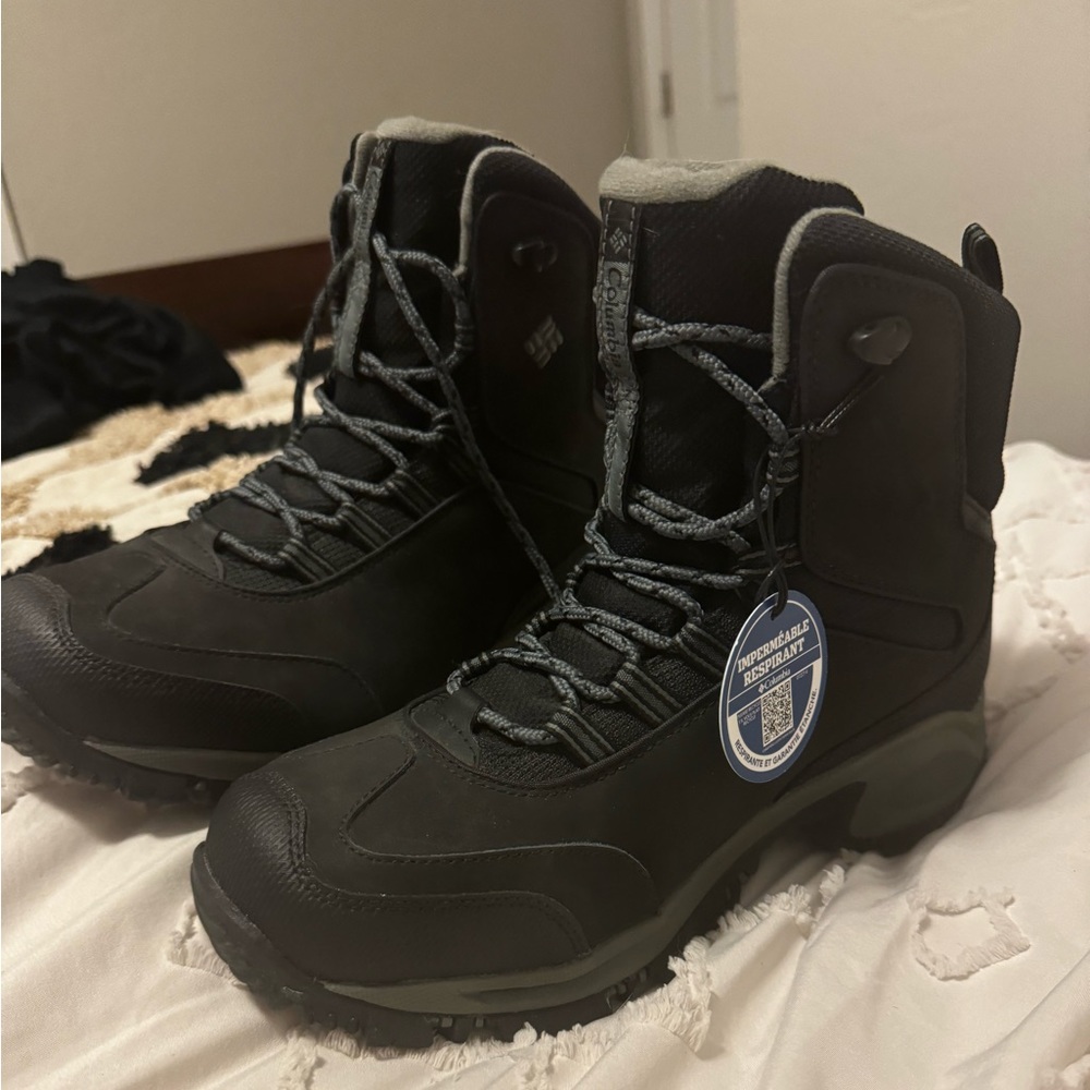 NWT Columbia waterproof Omni tech snow boot